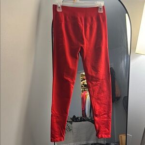 Red butt-scrunch leggings